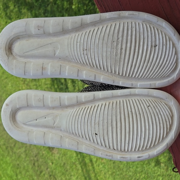 Nike Kids Slide Sandals - Black and White Snake Reptile Print - Picture 5 of 5